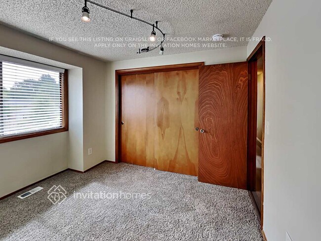 Building Photo - 9919 Zircon Dr SW