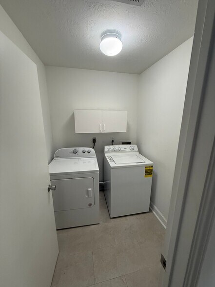 Building Photo - 3211 Mesquite Dr