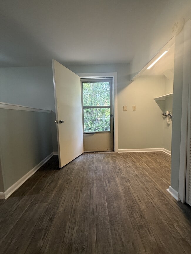 Building Photo - 2803 Smilax Ave
