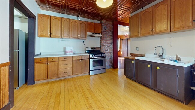 Primary Photo - 12 Forest Hills St