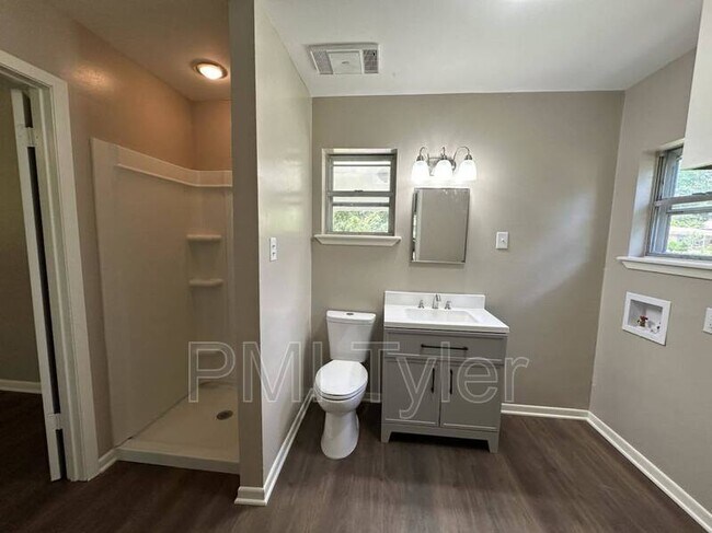 Building Photo - 2007 Bradshaw Dr