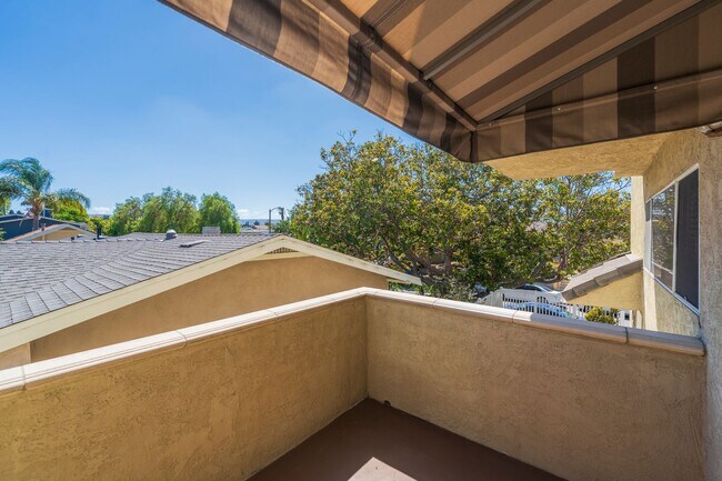Building Photo - 1218 Portola Ave