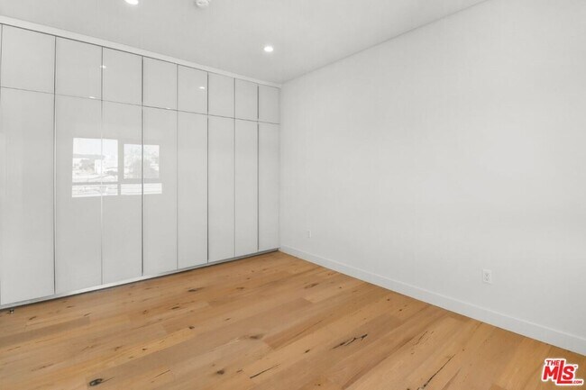 Building Photo - 938 Orange Grove Ave
