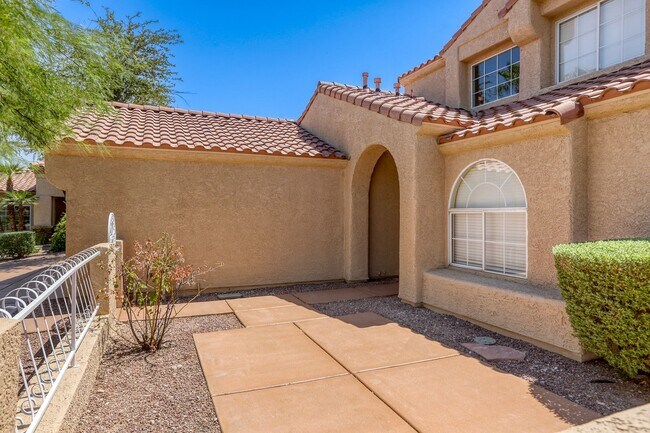 Building Photo - POOL HOME WITH LUSCIOUS GOLF COURSE & MAJE...