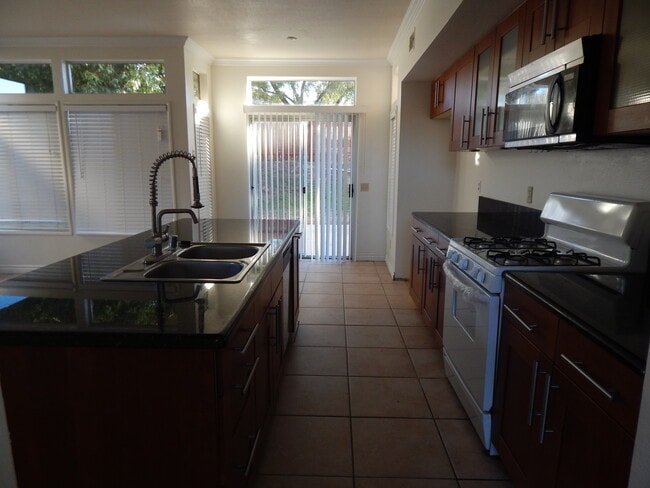 Building Photo - Stunning 4 Bedroom 3 Bath Home!!!