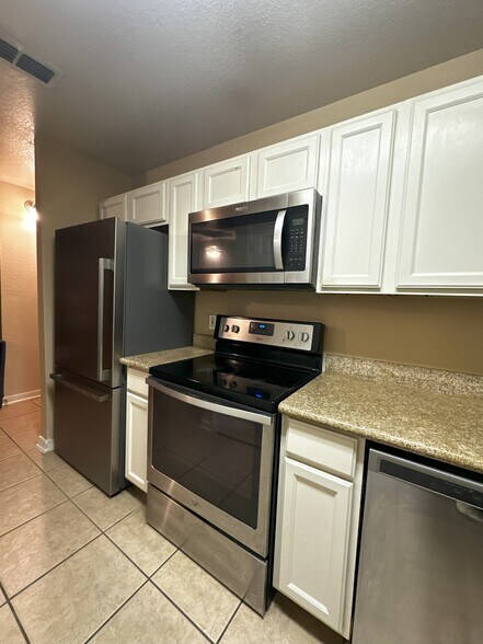 Kitchen - 13611 Woodstone Way