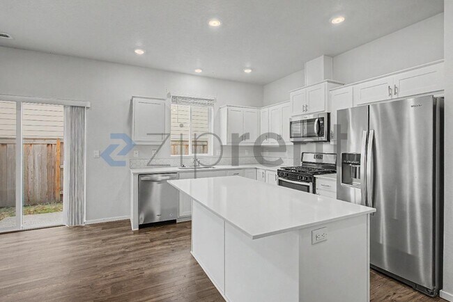 Building Photo - 555 Stoller St