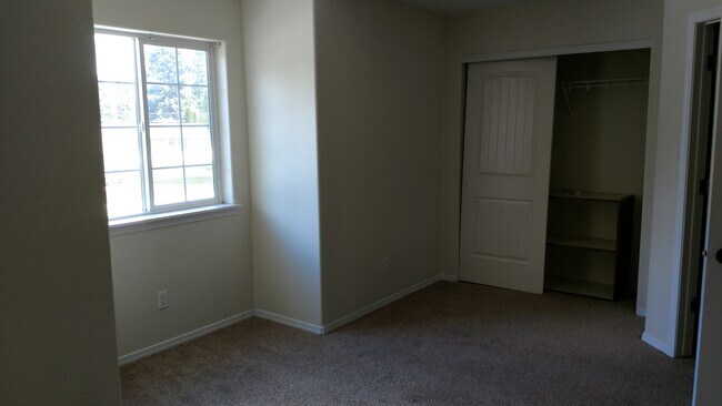 Building Photo - Modern Townhouse in Post Falls