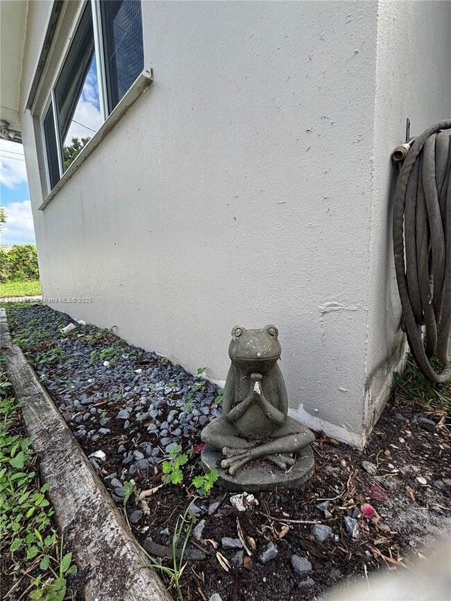 Building Photo - 2002 NE 43rd St