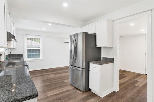 Building Photo - 331 Azalea Cir W