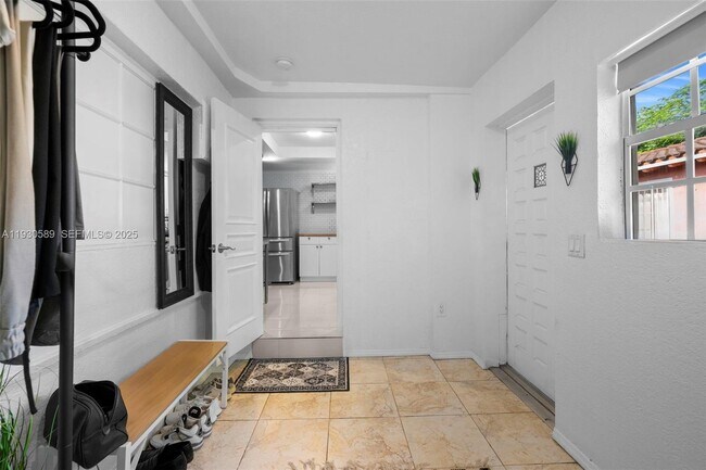 Building Photo - 555 NE 73rd St