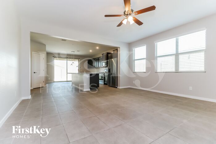 Building Photo - 4010 W Coneflower Ln