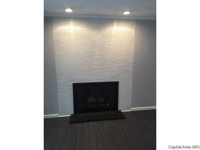 Building Photo - Beautiful 3 Bedroom Mid Century Modern Hom...