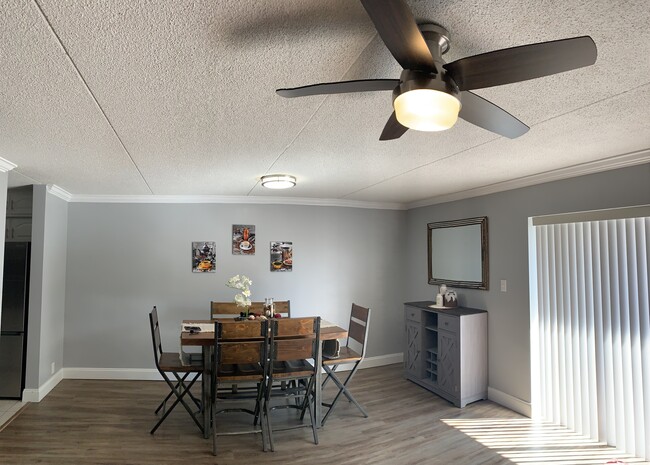 Building Photo - 8530 Madrid Ct