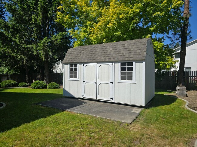 Building Photo - Beautiful home in desirable Riverside Harbor.