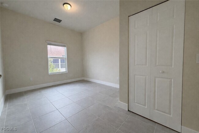 Building Photo - 3313 SW 8th Pl