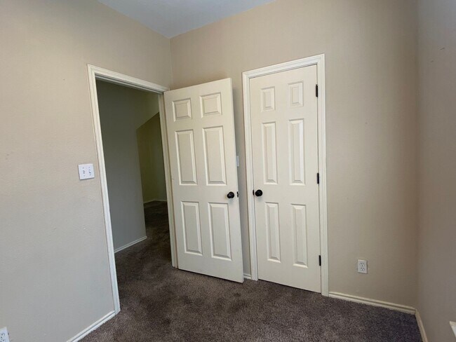 Building Photo - 3 BEDROOM, NEAR SCOTT AND WHITE