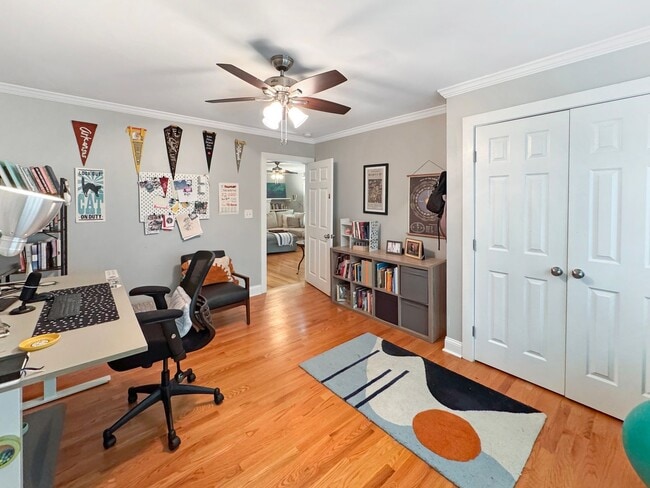 Building Photo - Large 4 bedroom, 3 bath home recently updated near Chickasaw Gardens