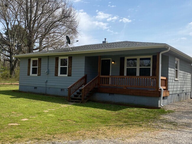 Building Photo - 3 Bed 1.5 Bath Cozy Country Home! - Muscle Shoals, AL