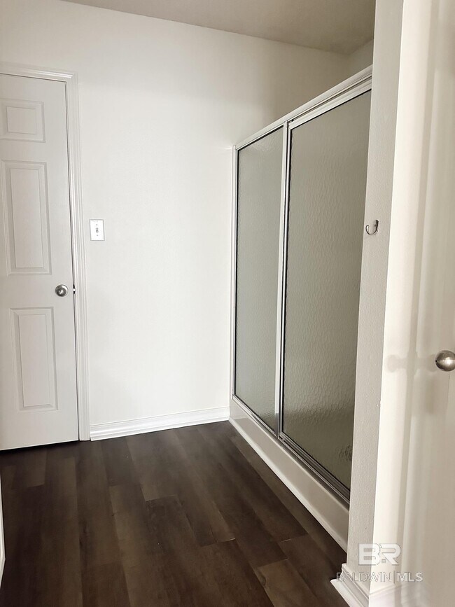 Building Photo - 2700 Hampton Park Cir