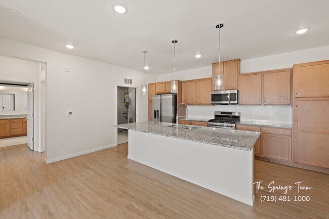 Building Photo - MODERN LUXURY 2BD/2BA/2CAR CONDO in Briargate