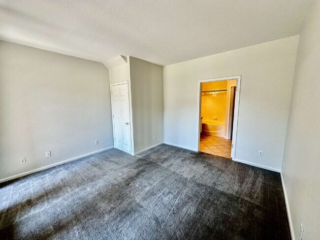 Building Photo - Available Now! "Spacious 2-Bed, 2-Bath Con...