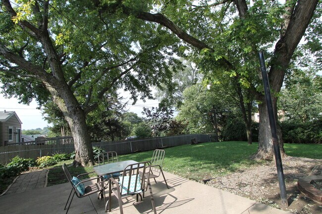 Building Photo - Dreamy 3 Bedroom house in Midtown