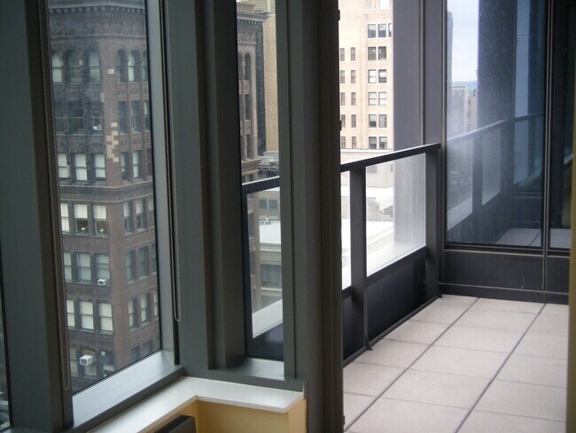 Building Photo - 60 E Monroe St