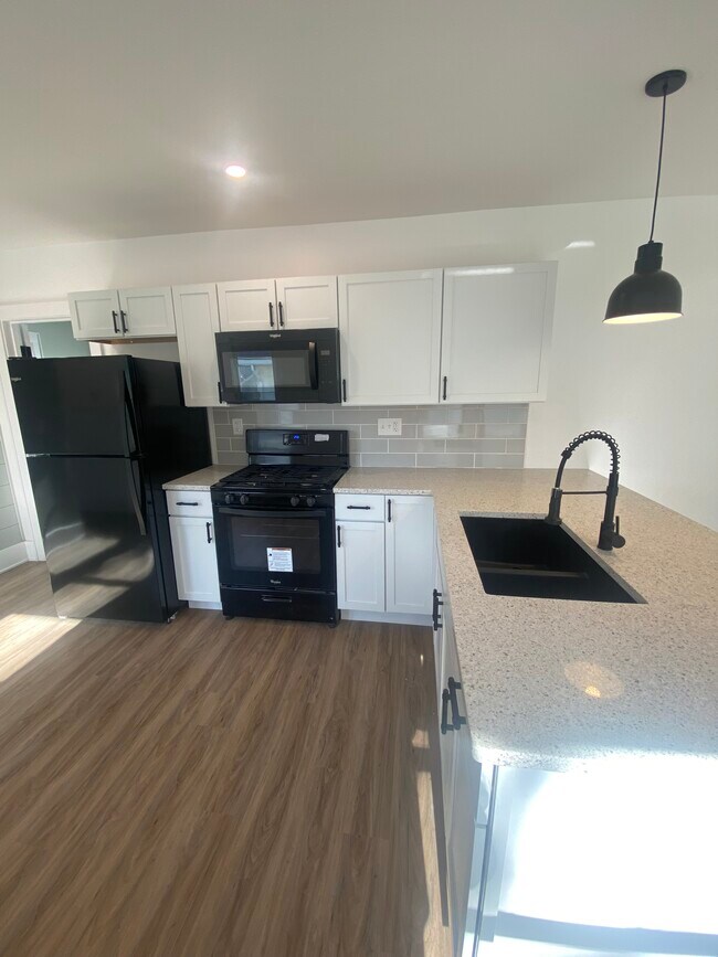 Building Photo - 1131 E Garfield St