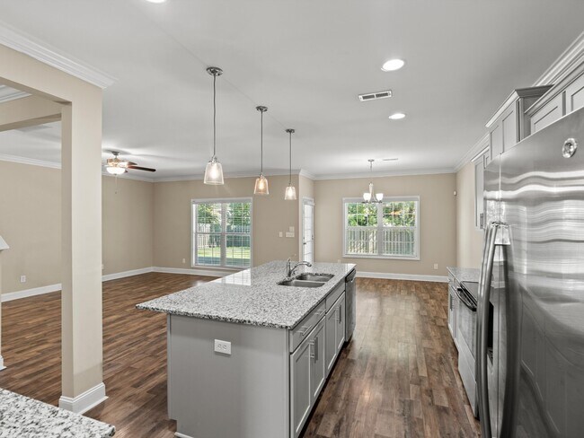 Building Photo - 114 Summer Pointe Ln NW