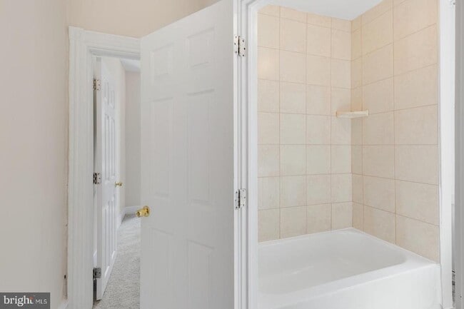 Building Photo - 2323 E Cambria St