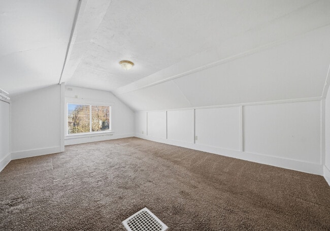 Building Photo - 410 D St