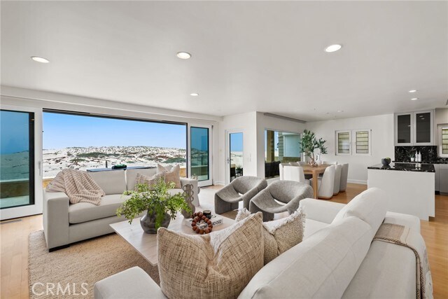 Building Photo - 1554 E Oceanfront