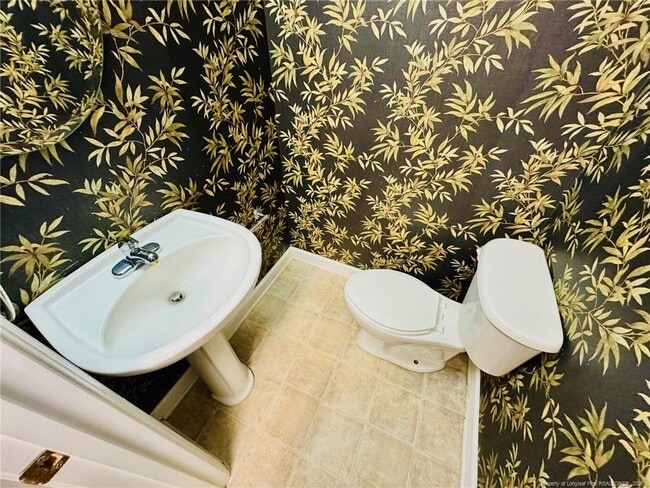 Building Photo - 616 Amberdale W Cir