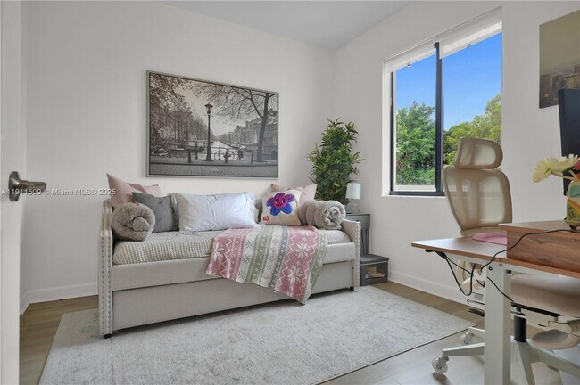 Building Photo - 909 NE 211th St