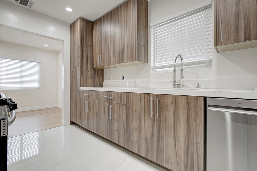 Building Photo - 13327 Strathern St