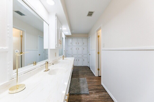 Building Photo - 5703 80th St