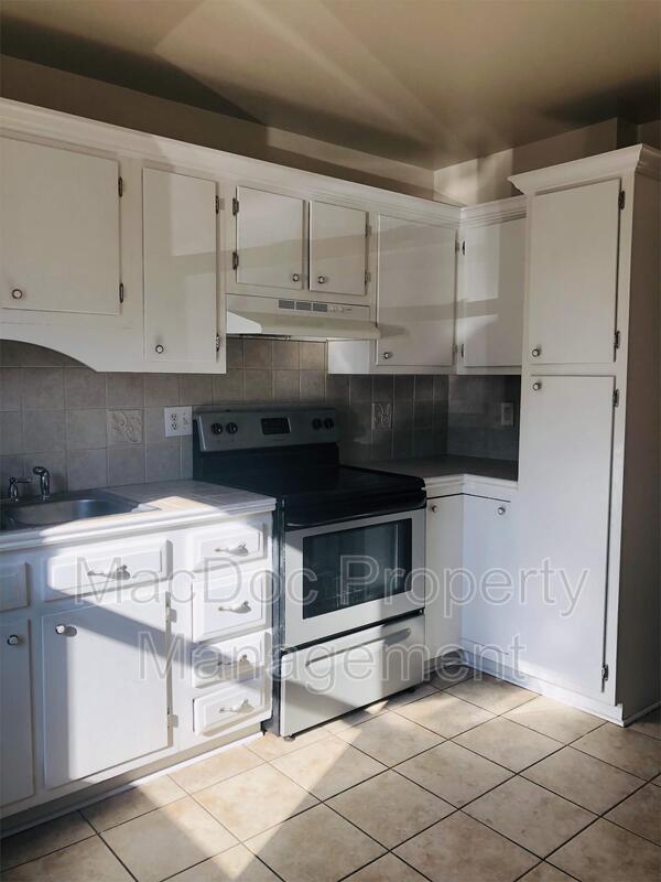 Building Photo - 405 Olde Greenwich Cir