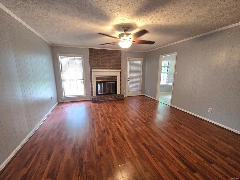 Building Photo - 2240 W Aberdeen Dr
