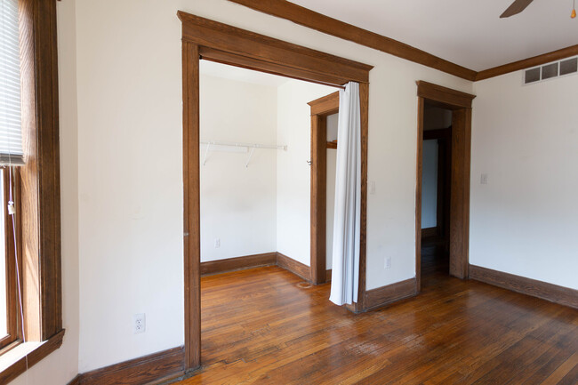 Building Photo - 324 Hendrie St
