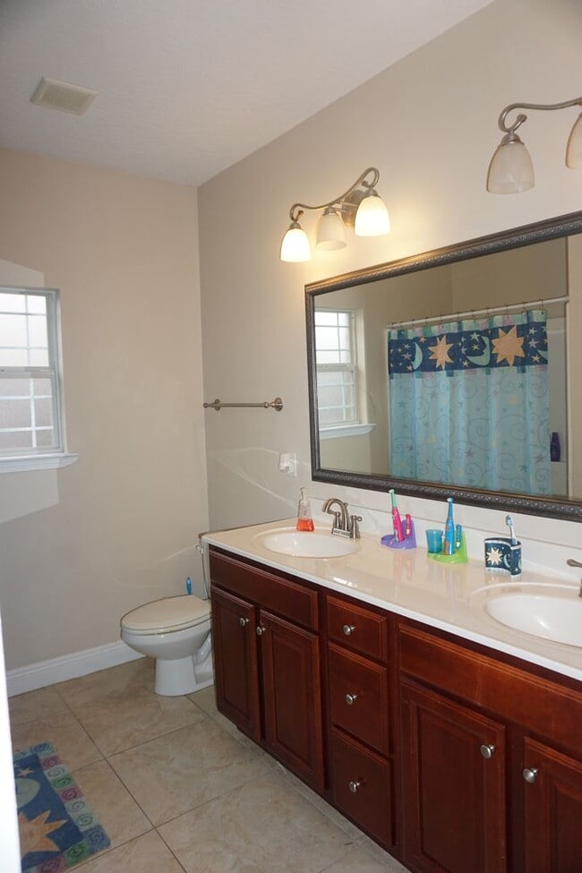 Building Photo - 4 Bedroom Rental in Duggan Pond!