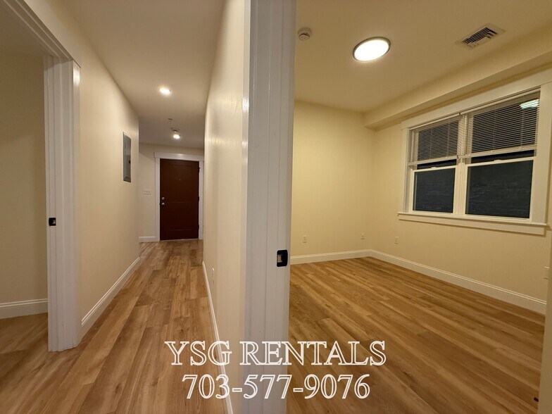 Building Photo - 14 Dorr St