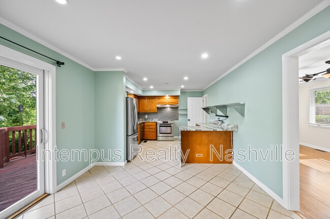 Building Photo - 7020 Bonnamere Dr