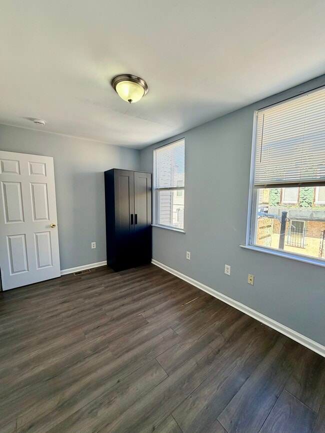 Building Photo - 2035 Watkins St