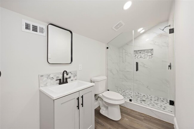 Building Photo - 3806 Zephyr St