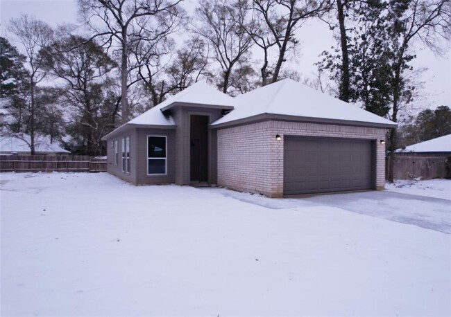 Building Photo - 16701 Cedar Cir