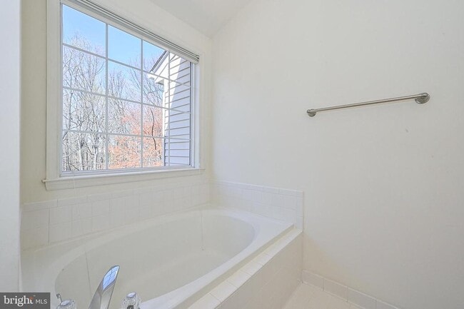 Building Photo - 7415 Gillingham Row