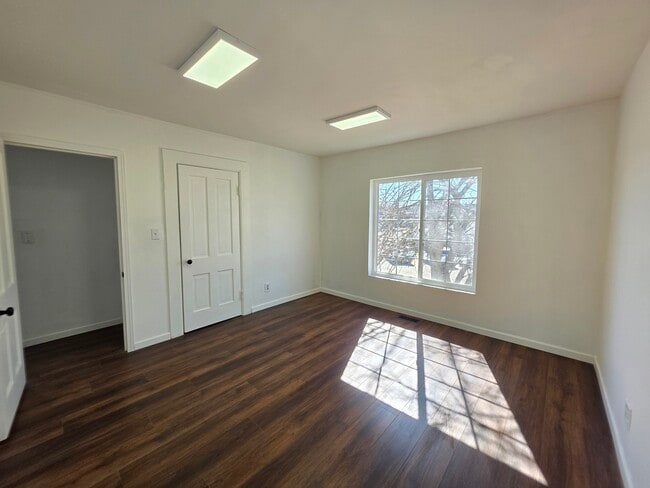 Building Photo - 122 Hawley St