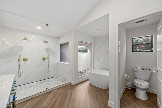 Building Photo - 845 NE Mulberry Dr