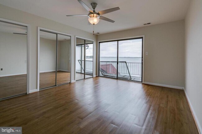 Building Photo - 11 Queen Elizabeth Ct